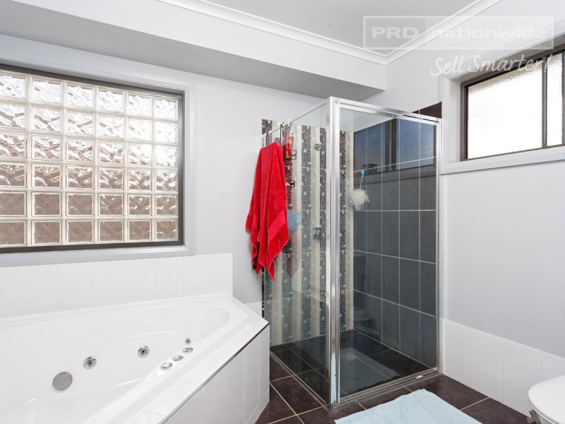 28 Deakin Avenue, Lloyd NSW 2650