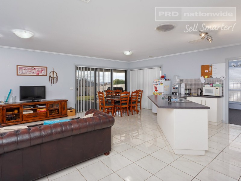 28 Deakin Avenue, Lloyd NSW 2650