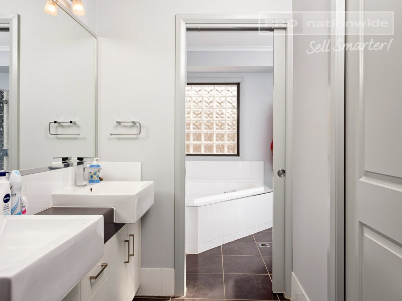28 Deakin Avenue, Lloyd NSW 2650