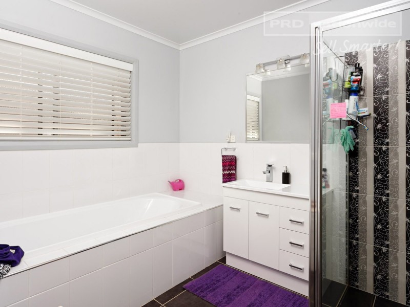 28 Deakin Avenue, Lloyd NSW 2650