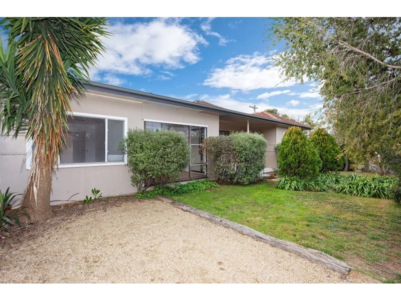 6 Montgomery Street, Ashmont NSW 2650