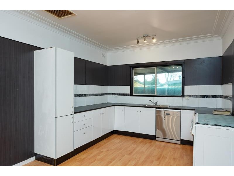 6 Montgomery Street, Ashmont NSW 2650