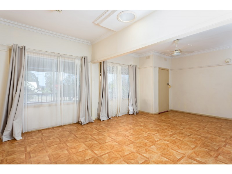 1 Northcott Parade, Mount Austin NSW 2650