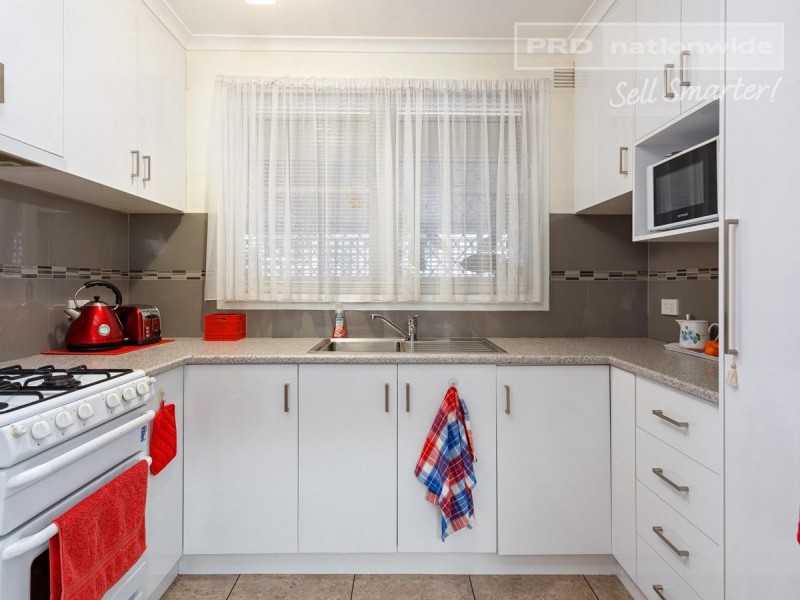 7 Blakemore Avenue, Ashmont NSW 2650