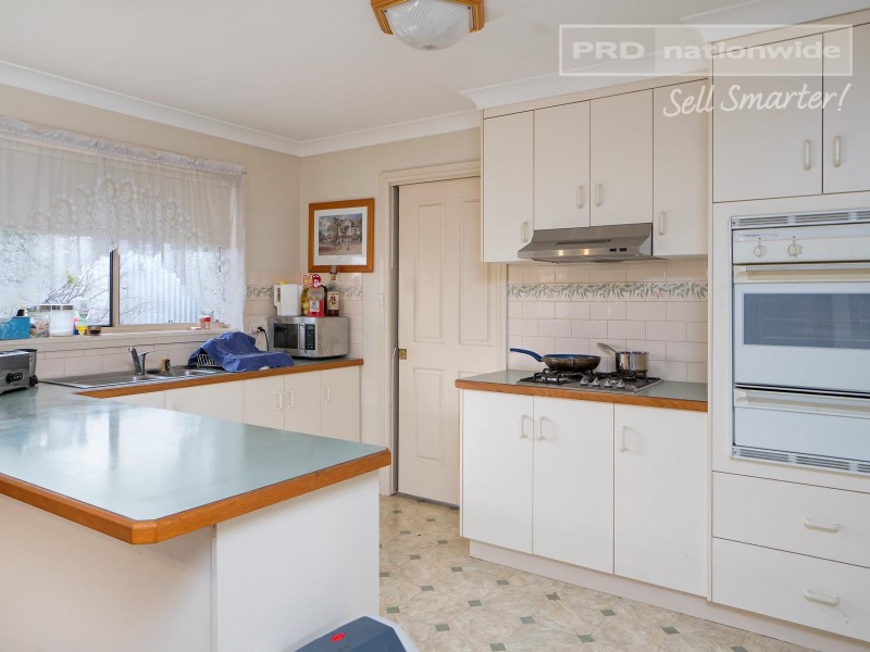 2/396 Lake Albert Road, Lake Albert NSW 2650