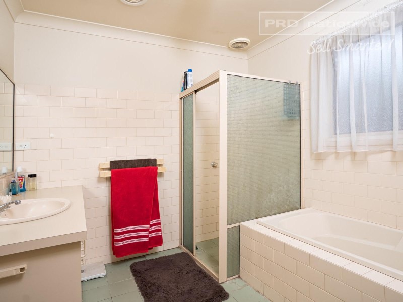 2/396 Lake Albert Road, Lake Albert NSW 2650
