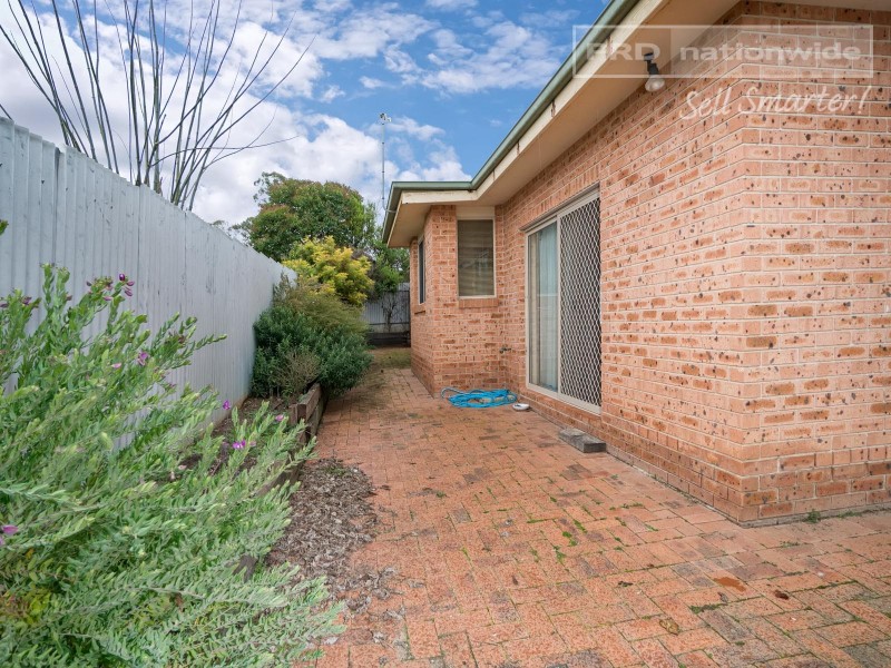 2/396 Lake Albert Road, Lake Albert NSW 2650