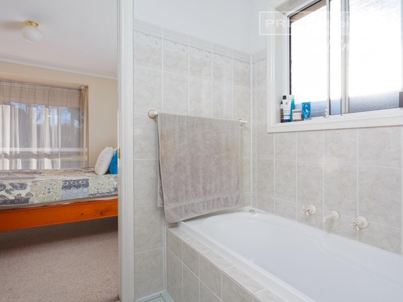1/31 Lansdowne Avenue, Lake Albert NSW 2650