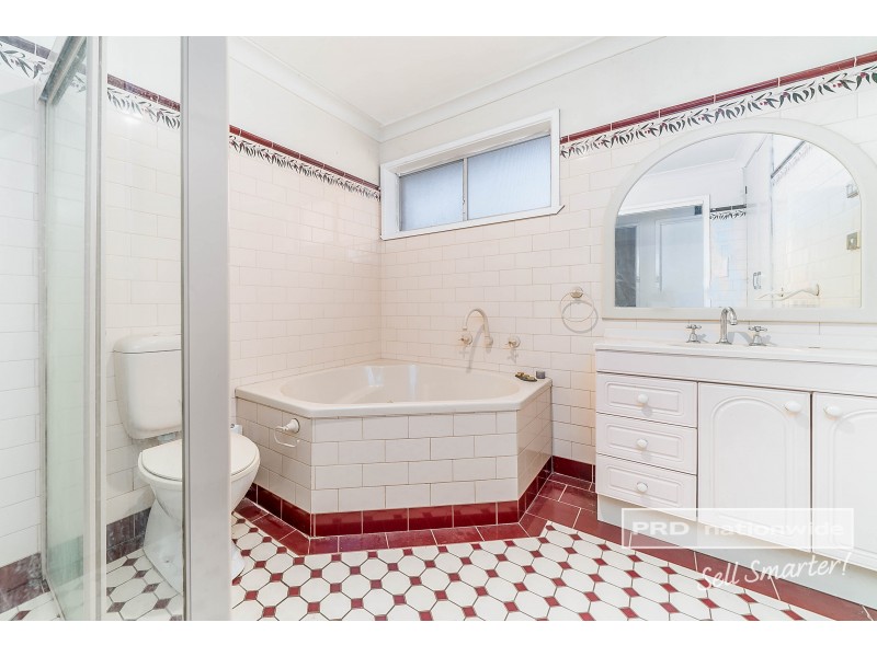 55 Warrawong Street, Kooringal NSW 2650