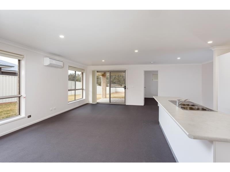 23 Sunvale Crescent, Estella NSW 2650