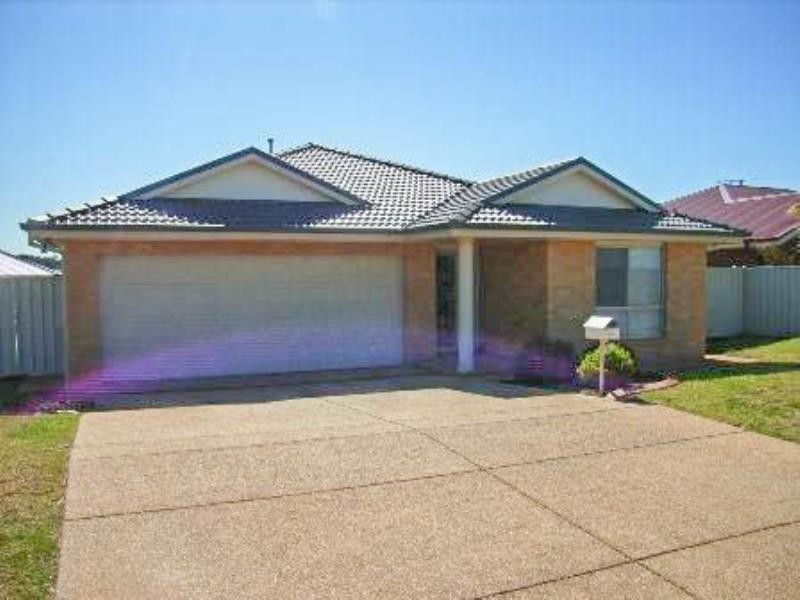 54 Avocet Drive, Estella NSW 2650