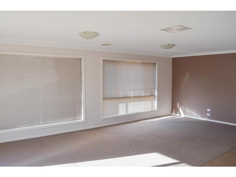 54 Avocet Drive, Estella NSW 2650