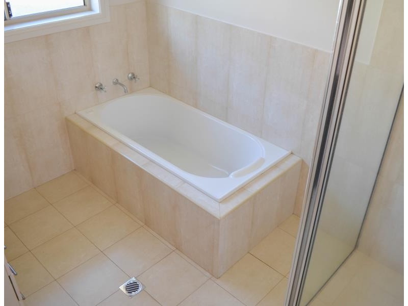 54 Avocet Drive, Estella NSW 2650