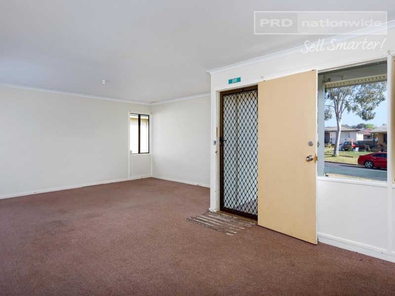 4 Toy Place, Tolland NSW 2650