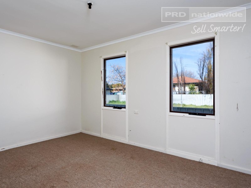 4 Toy Place, Tolland NSW 2650