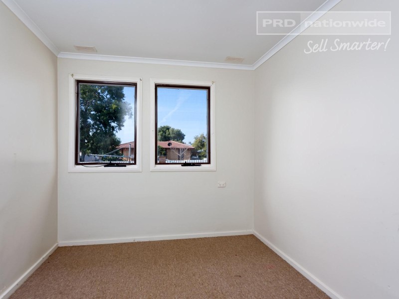 4 Toy Place, Tolland NSW 2650