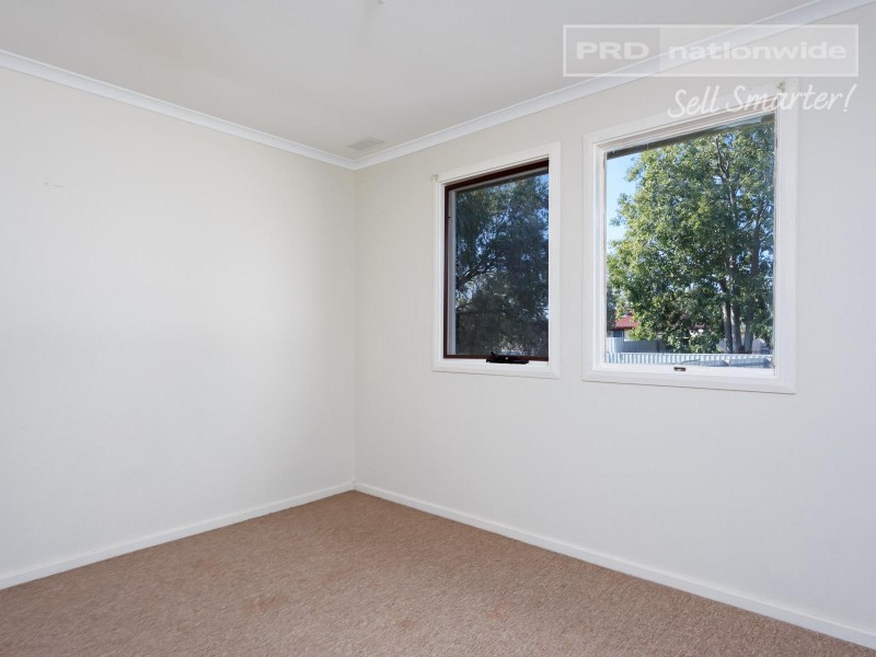 4 Toy Place, Tolland NSW 2650