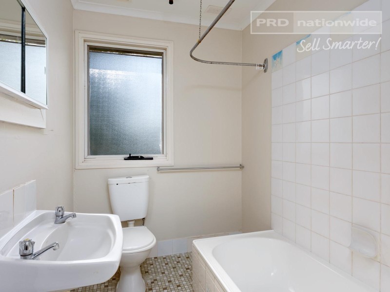 4 Toy Place, Tolland NSW 2650