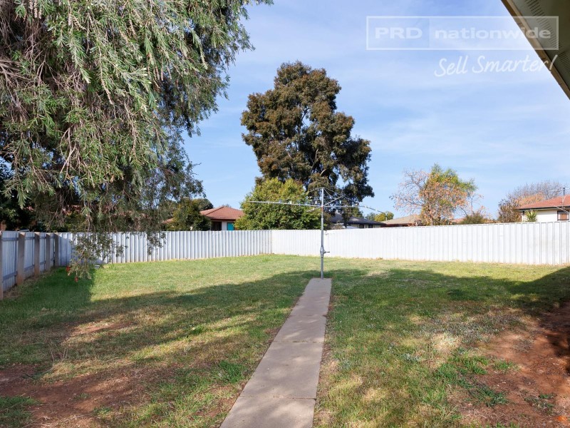 4 Toy Place, Tolland NSW 2650