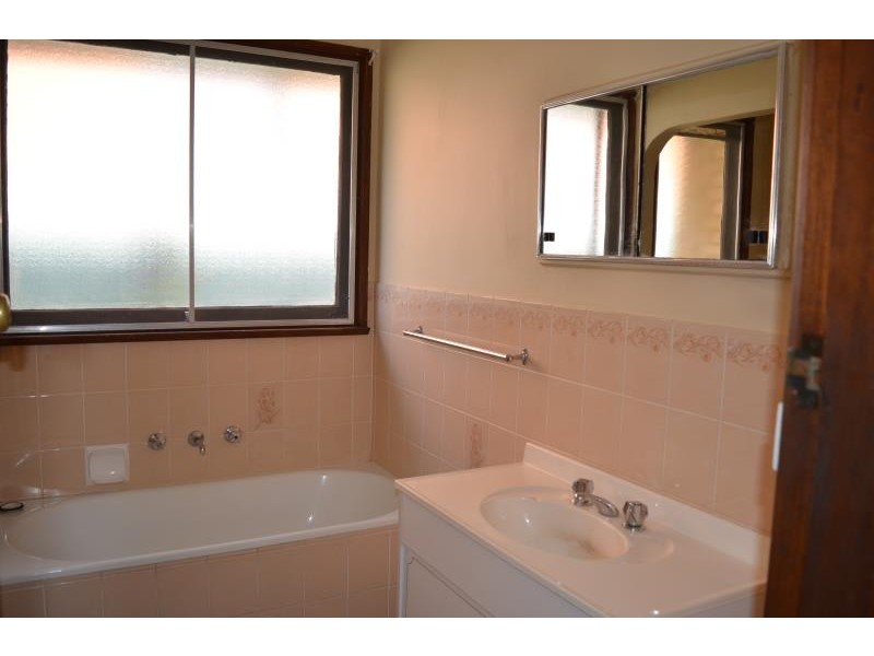 13 Carmody Street, Kooringal NSW 2650