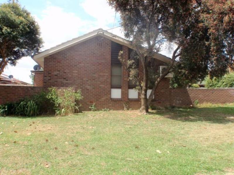 1/5 Nordlingen Drive, Tolland NSW 2650
