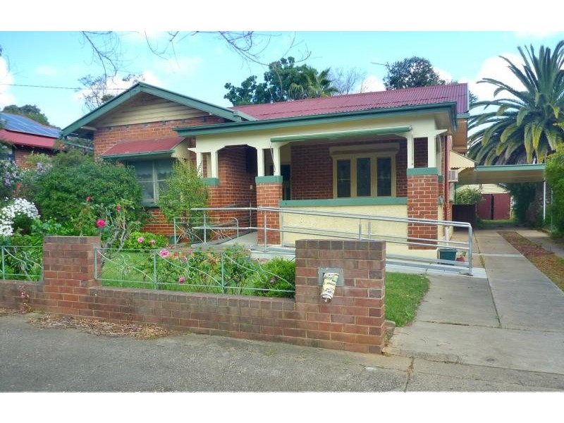 8 Inverary Street, Turvey Park NSW 2650