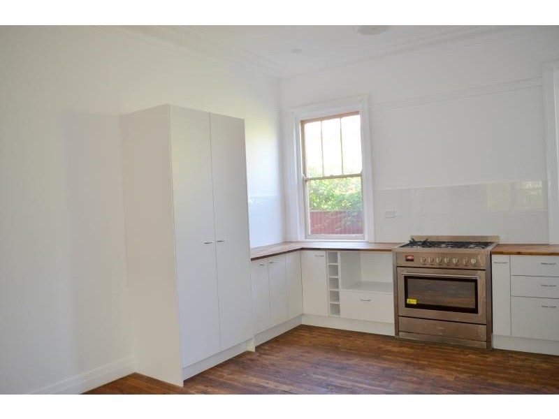 8 Inverary Street, Turvey Park NSW 2650