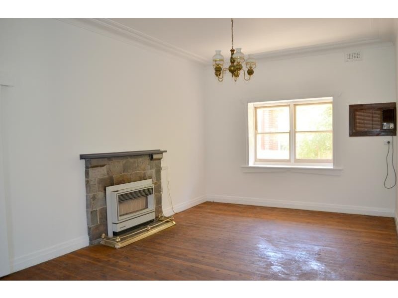 8 Inverary Street, Turvey Park NSW 2650