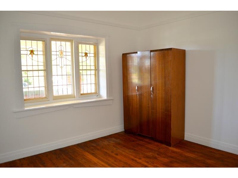 8 Inverary Street, Turvey Park NSW 2650