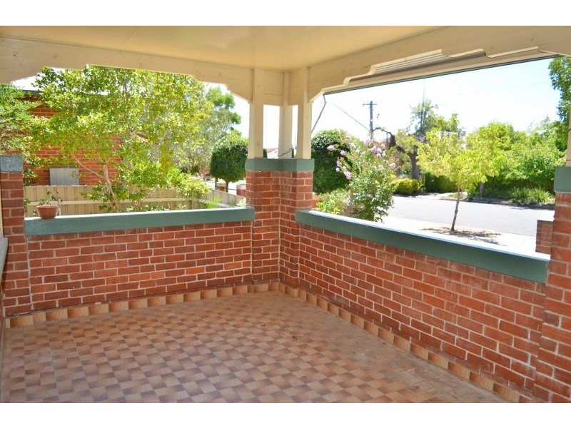 8 Inverary Street, Turvey Park NSW 2650