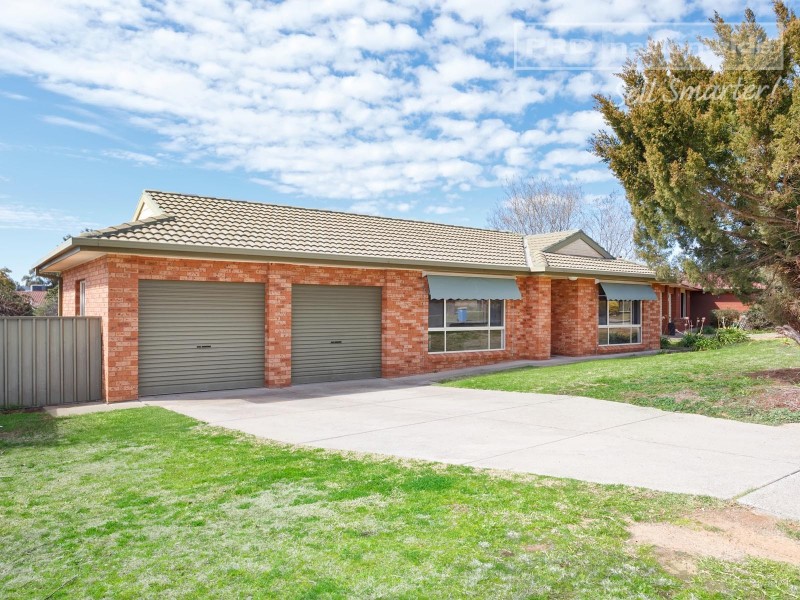 68 Balleroo Crescent, Glenfield Park NSW 2650