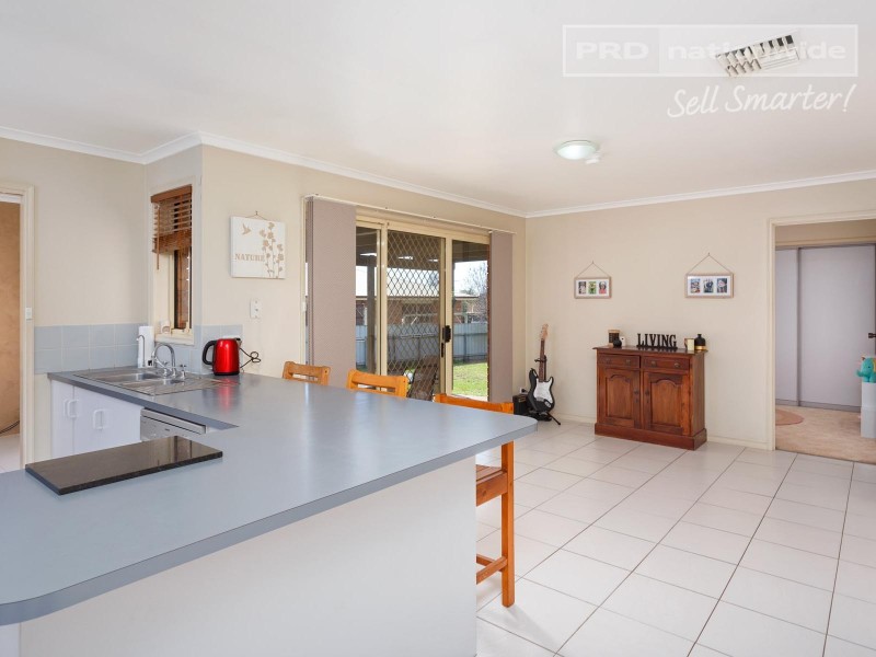 68 Balleroo Crescent, Glenfield Park NSW 2650