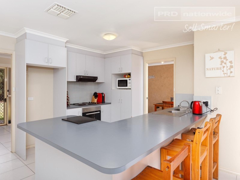 68 Balleroo Crescent, Glenfield Park NSW 2650