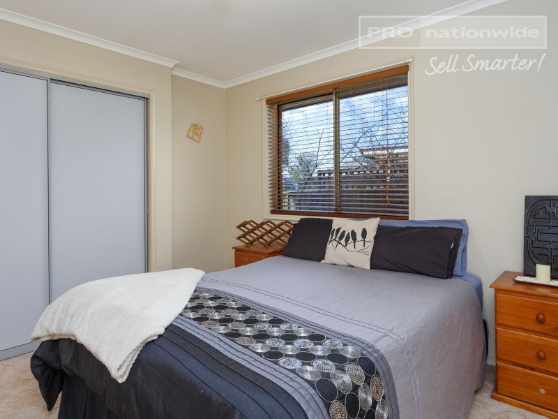 68 Balleroo Crescent, Glenfield Park NSW 2650