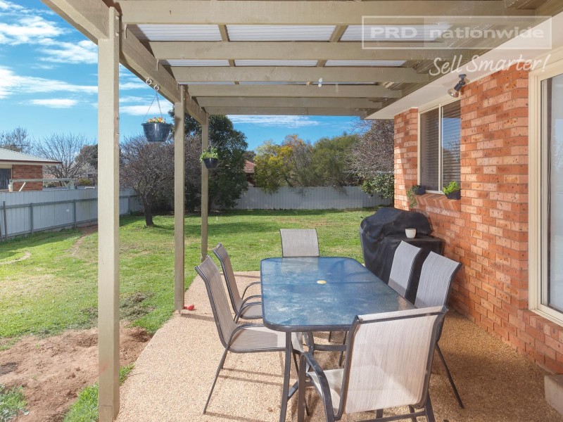 68 Balleroo Crescent, Glenfield Park NSW 2650
