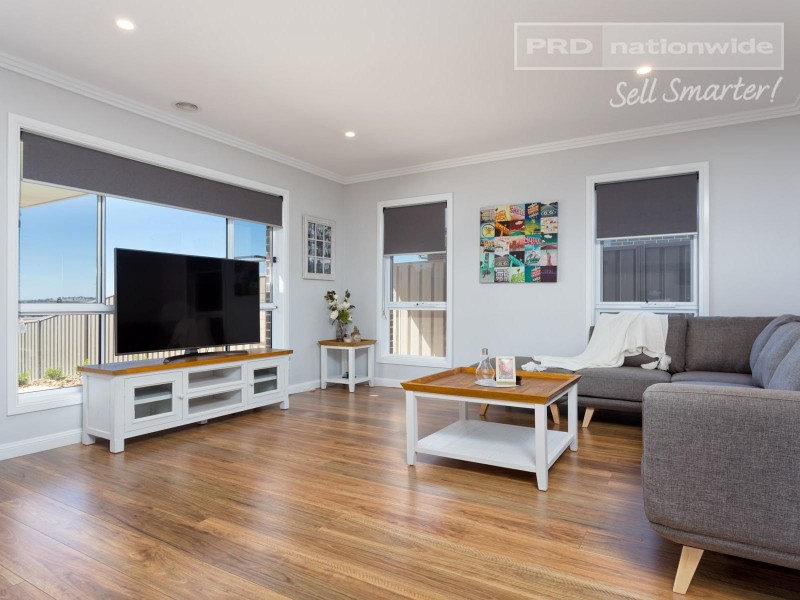 11 Whitten Avenue, Boorooma NSW 2650