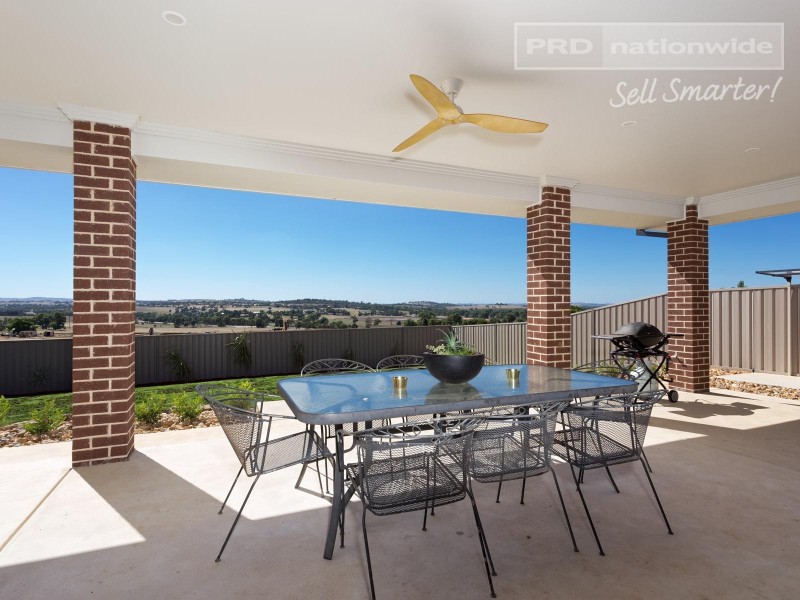 11 Whitten Avenue, Boorooma NSW 2650