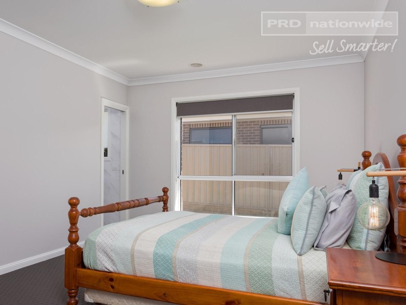 11 Whitten Avenue, Boorooma NSW 2650