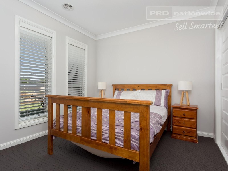 11 Whitten Avenue, Boorooma NSW 2650