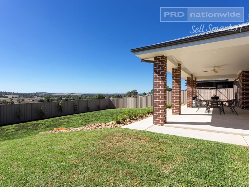 11 Whitten Avenue, Boorooma NSW 2650