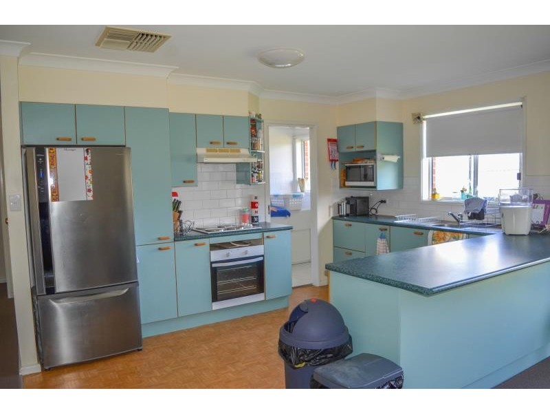 44 Yentoo Drive, Glenfield Park NSW 2650