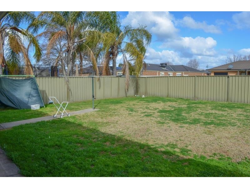 44 Yentoo Drive, Glenfield Park NSW 2650