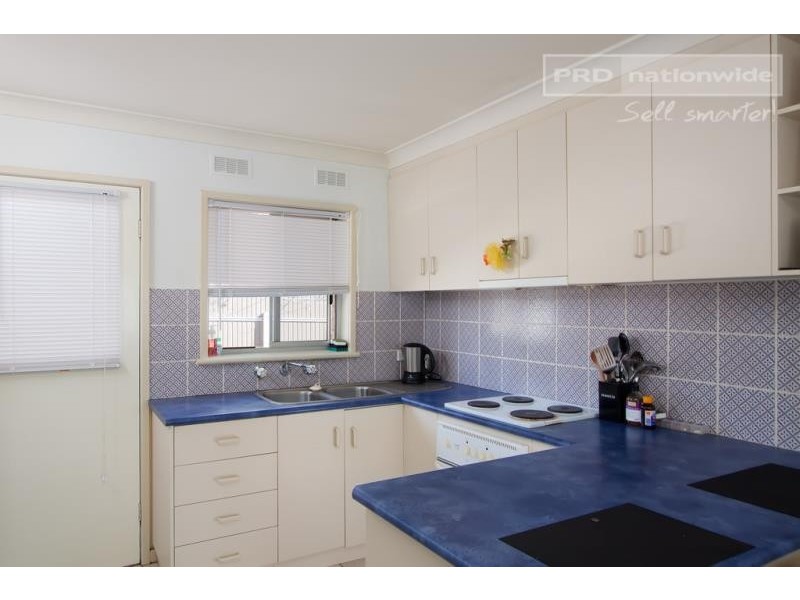 1/1 Raye Street, Tolland NSW 2650