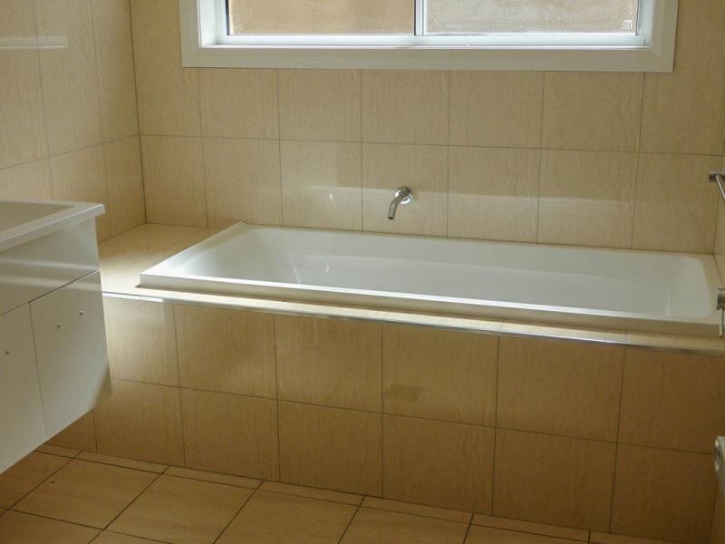 1/6 Tikki Place, Glenfield Park NSW 2650