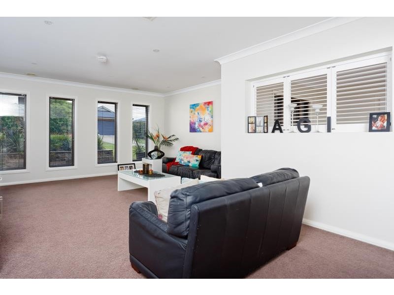2 Fisher Place, Lloyd NSW 2650