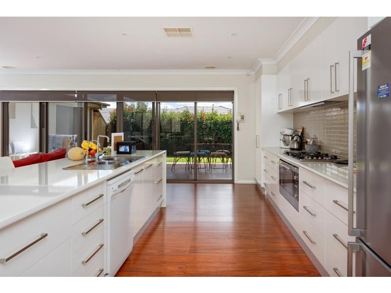 2 Fisher Place, Lloyd NSW 2650