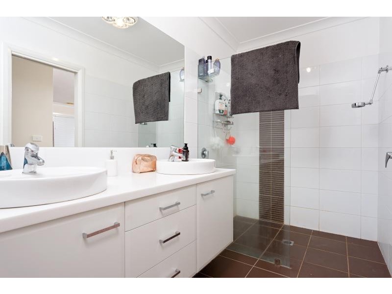 2 Fisher Place, Lloyd NSW 2650