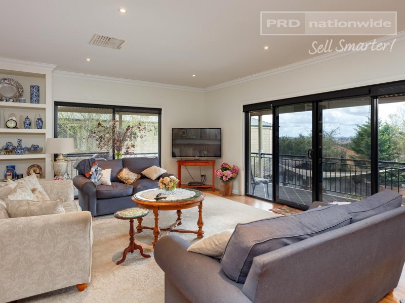 8 Headley Place, Kooringal NSW 2650