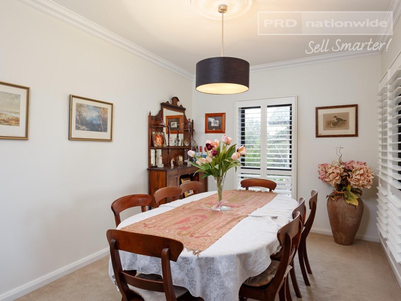 8 Headley Place, Kooringal NSW 2650