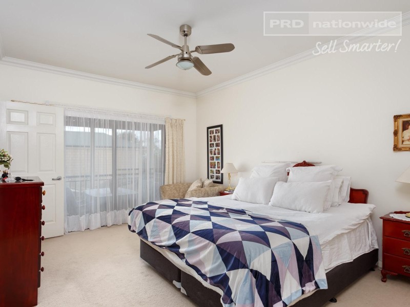 8 Headley Place, Kooringal NSW 2650
